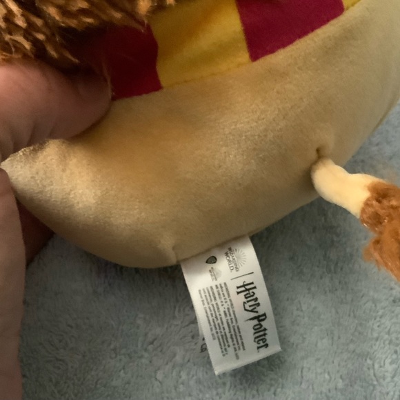 HARRY POTTER GRYFFINDOR HOUSE 6” SQUISHMALLOW PLUSH/NWT! - Picture 6 of 11